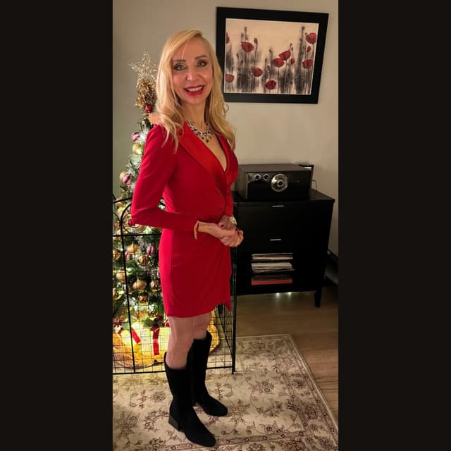 Dr. Simone_Red Xmas.jpg